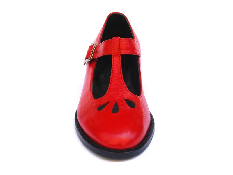 Kırmızı Tokalı Kadın Klasik Ayakkabı 3